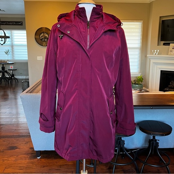 HFX Jackets & Blazers - HFX Women’s Jacket size Large Quilted Lining Hooded Water & Wind Resistant FLAW